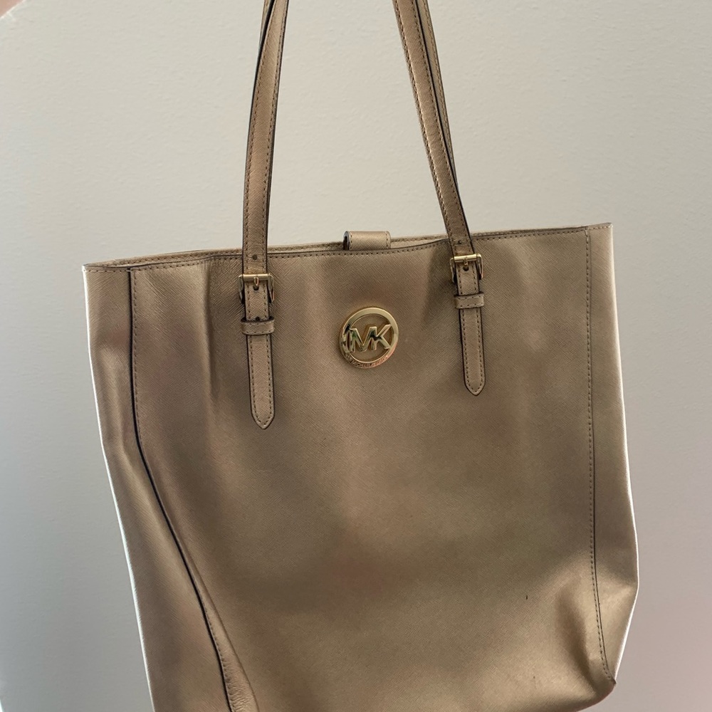 MK tote